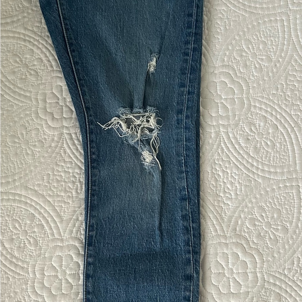 Levi's Dark Blue Skinny Jeans with Distressed Knee